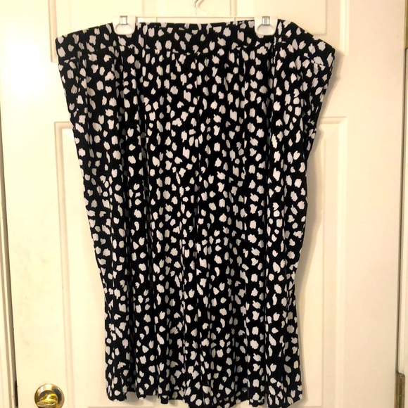 Lane Bryant Pants - NWT 🎉HP🎉 Lane Bryant wide leg Capri pants, size 26/28S.
